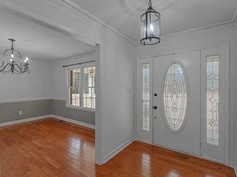 305 Riverbend Dr - Photo 4 of 45