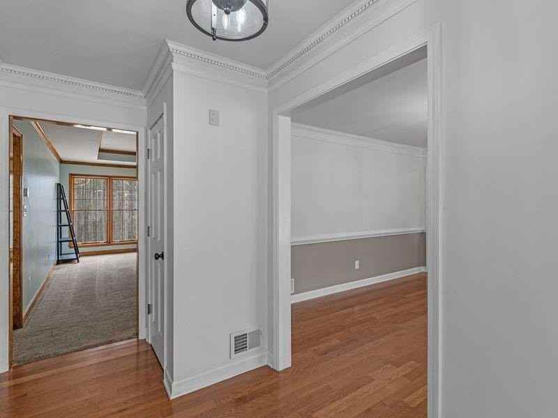 305 Riverbend Dr - Photo 5 of 45