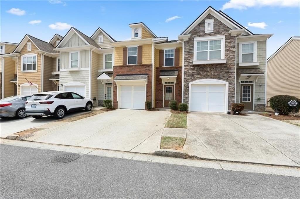 1947 Lakeshore Overlook Cir Nw - Photo 2 of 44