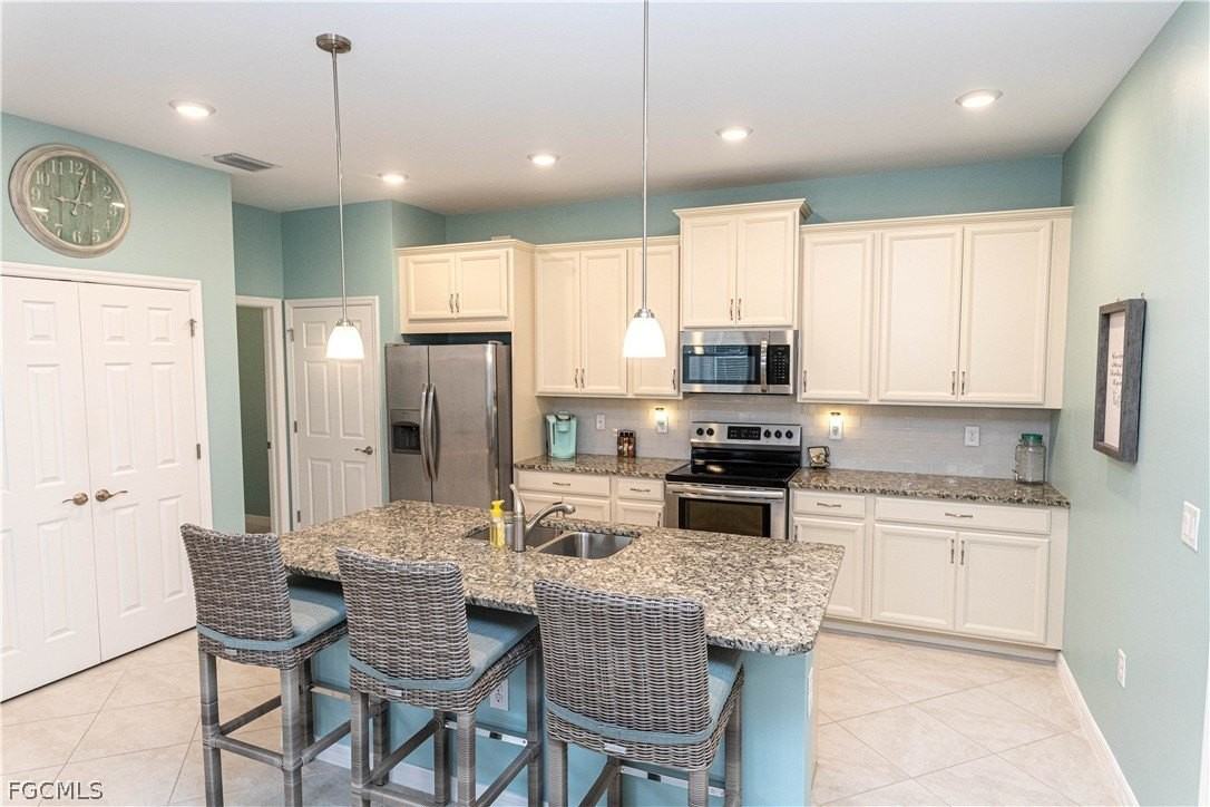 4431 Dutchess Park Rd - Photo 4 of 28