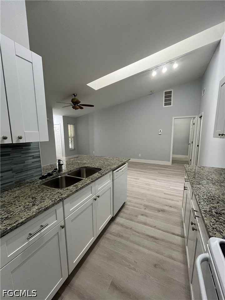 5111 Sw Courtyards Ct Apt 44 - Photo 7 of 23