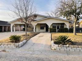 featured image of 815 W 6th St