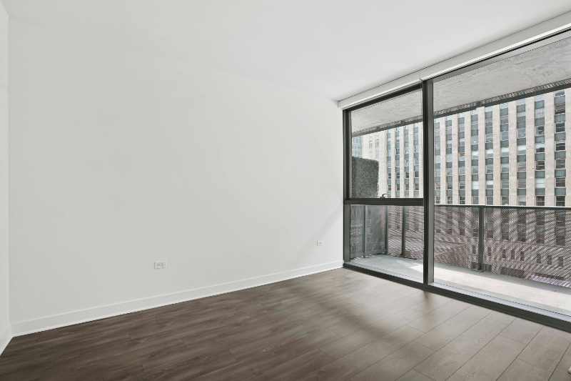 210 W Hubbard St - Photo 5 of 18