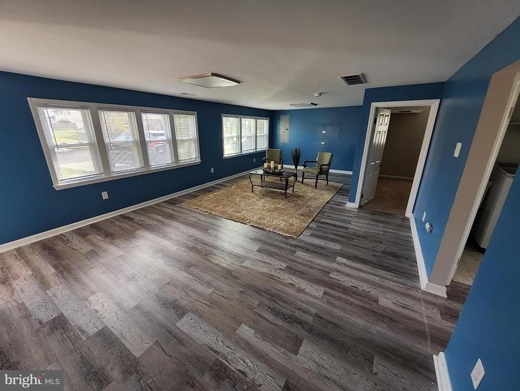 208 Pelham Rd S - Photo 4 of 25