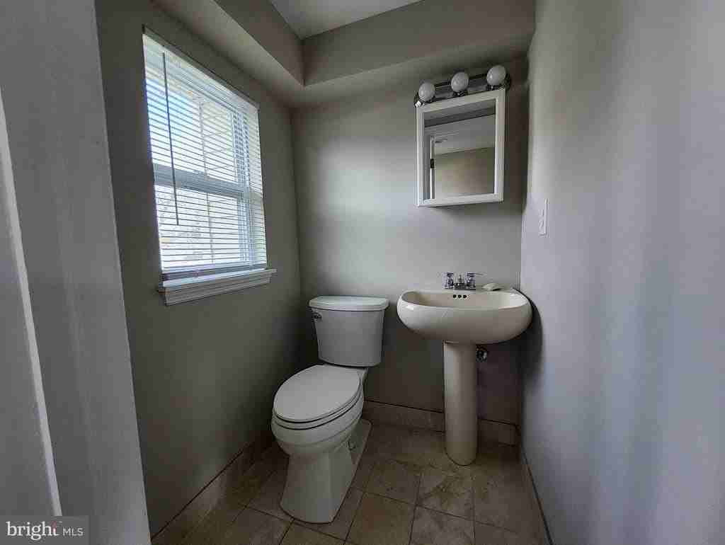 208 Pelham Rd S - Photo 7 of 25