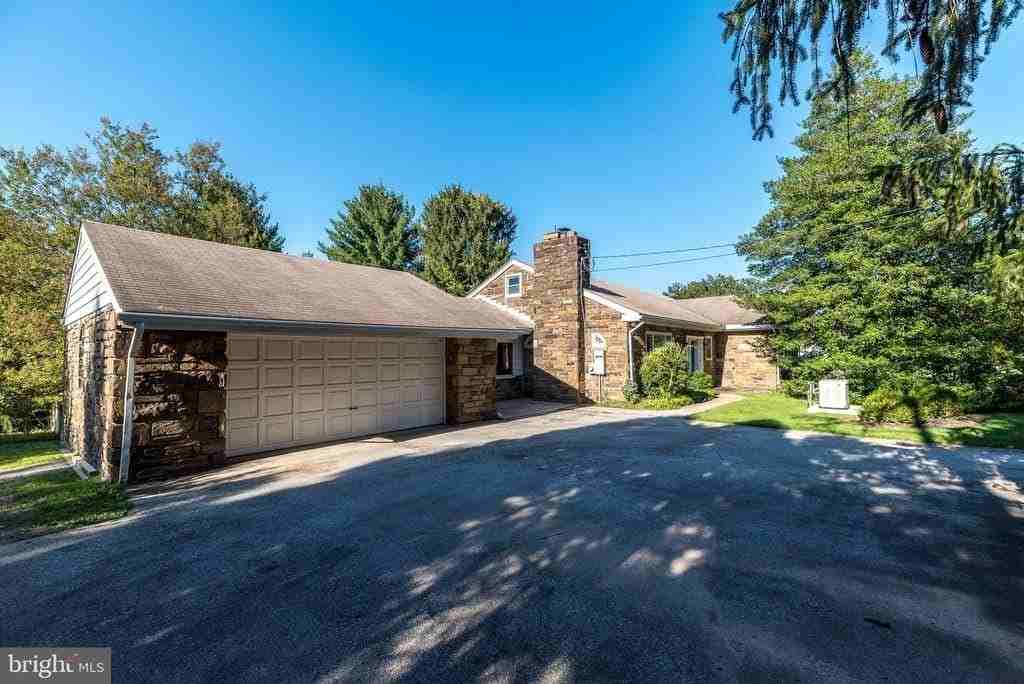 932 Croton Rd - Photo 2 of 32