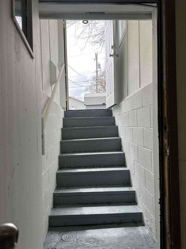 2206 1/2 6th St #2 - Photo 2 of 10