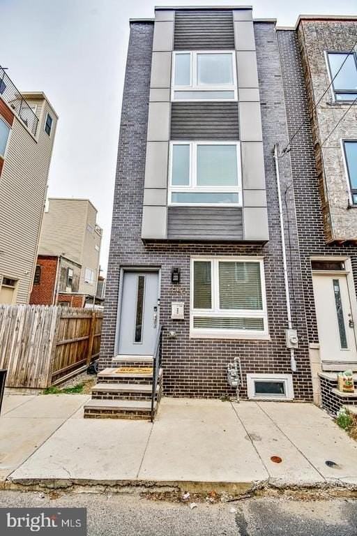 1945 Watkins St - Photo 2 of 31