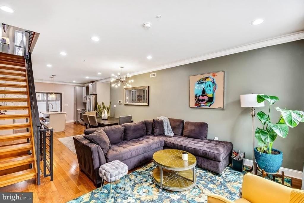 1945 Watkins St - Photo 4 of 31