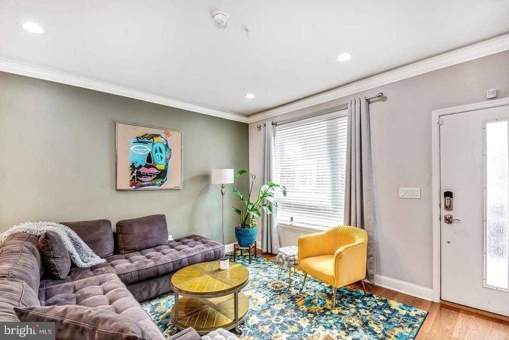 1945 Watkins St - Photo 5 of 31