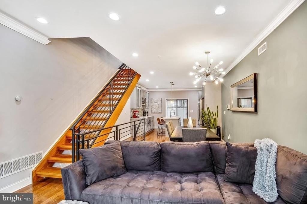 1945 Watkins St - Photo 6 of 31