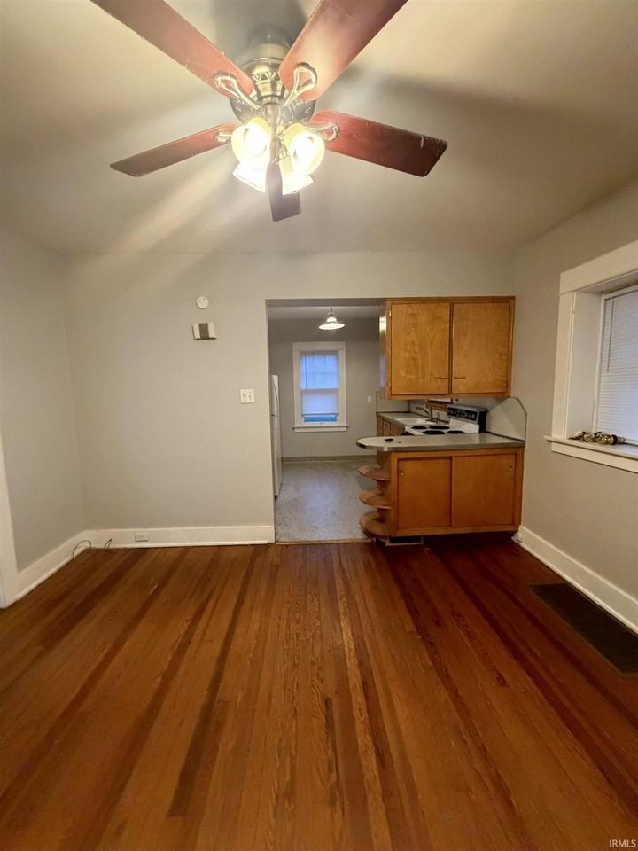 1704 California Ave - Photo 4 of 20