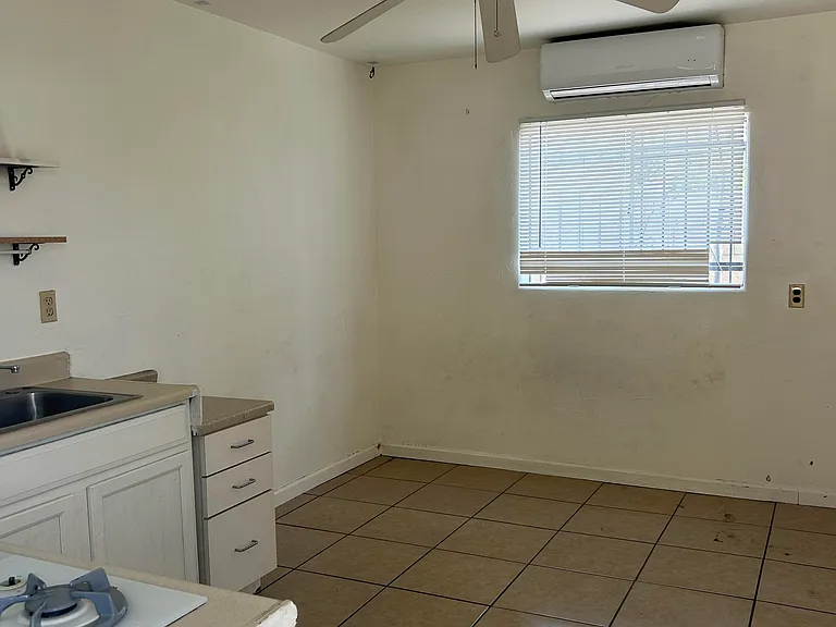 1217 W Wabash St #3 - Photo 2 of 7
