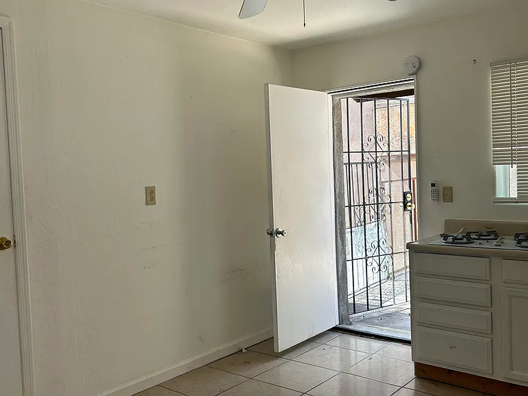 1217 W Wabash St #3 - Photo 3 of 7