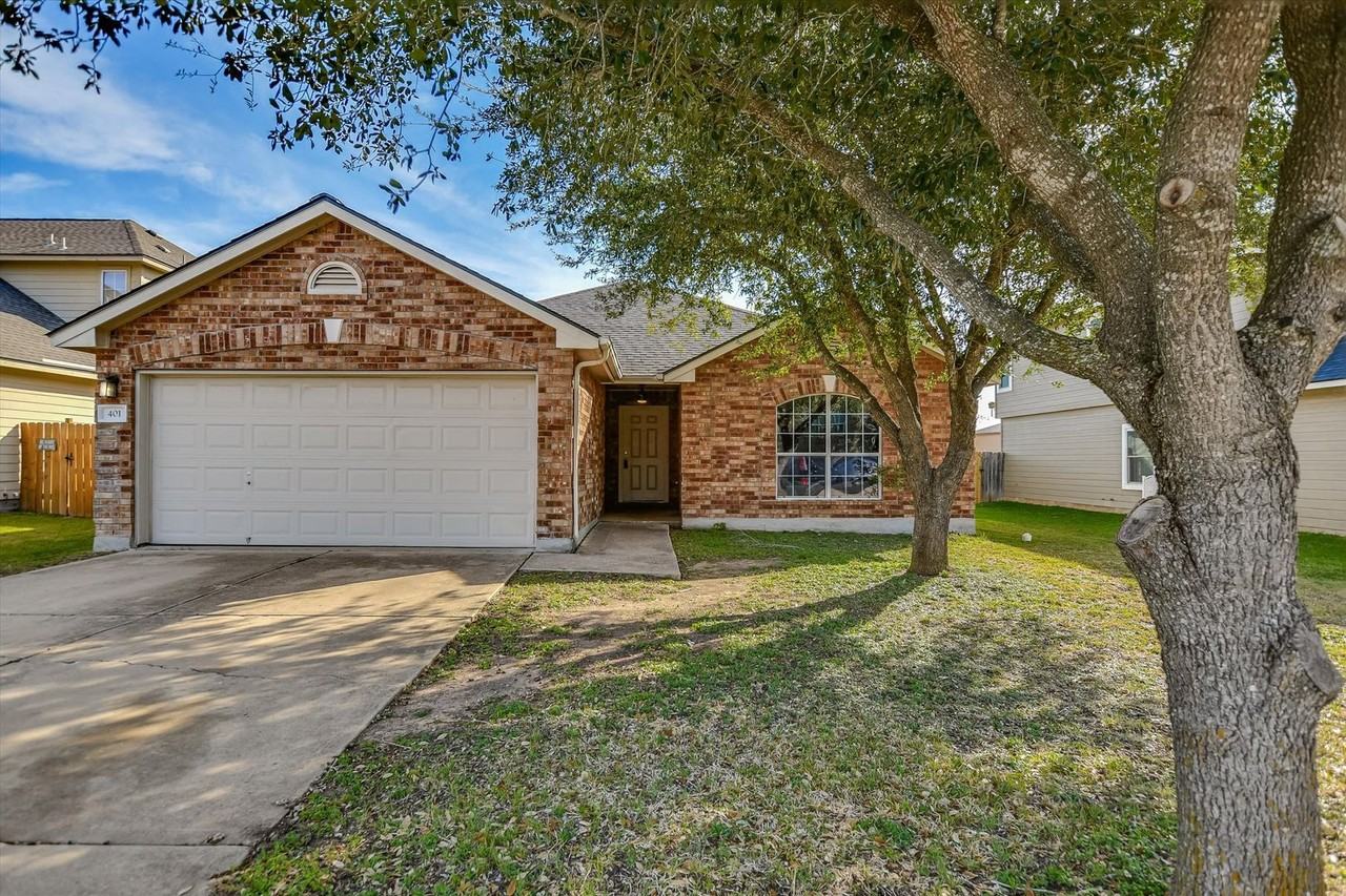 401 Bandara Woods Blvd - Photo 2 of 26
