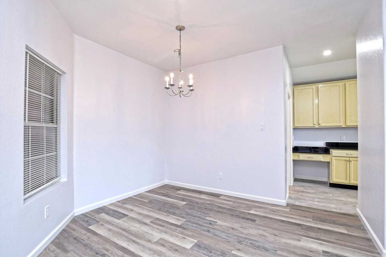 401 Bandara Woods Blvd - Photo 5 of 26