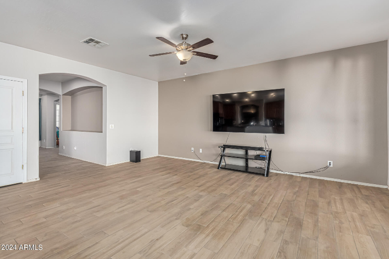 6924 W Southgate Ave - Photo 3 of 9