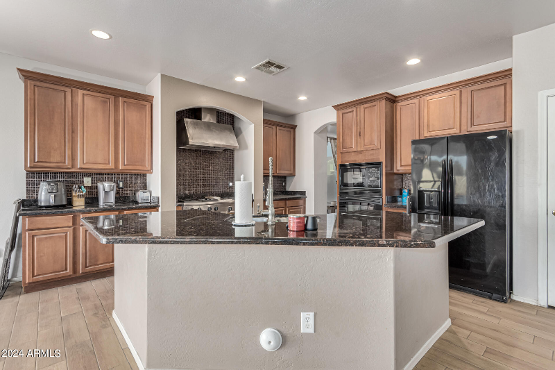 6924 W Southgate Ave - Photo 5 of 9