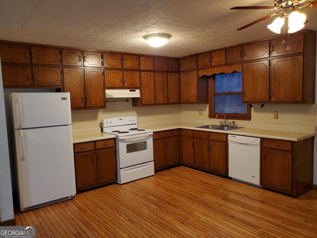 112 Vincent Ave - Photo 4 of 9