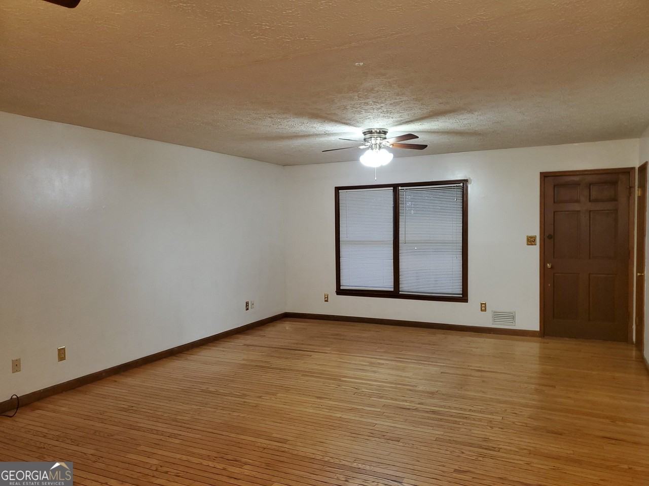 112 Vincent Ave - Photo 6 of 9