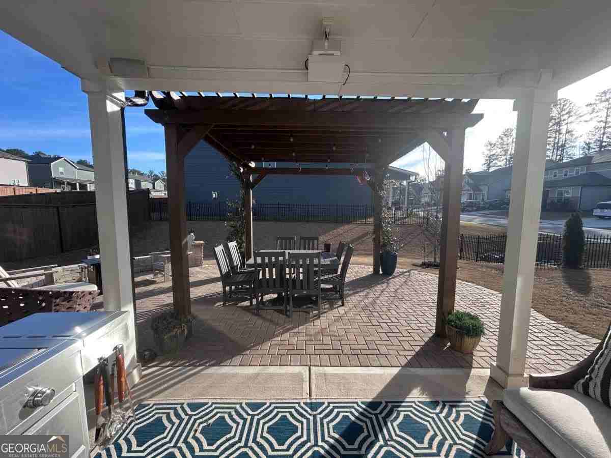 706 Lanarck Way - Photo 3 of 9