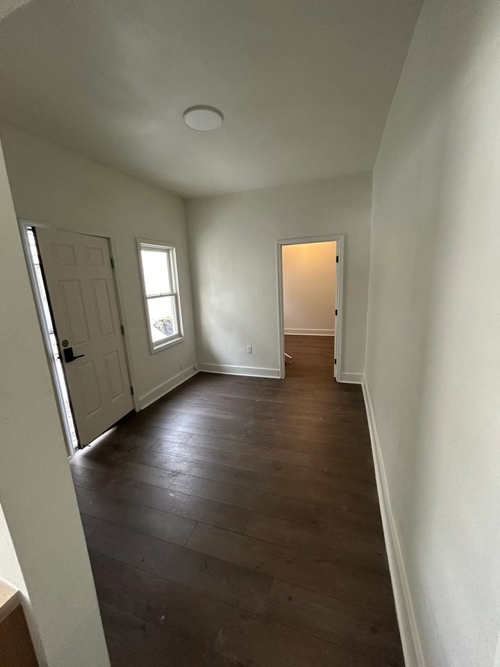 232 Ferris St #2 - Photo 3 of 5