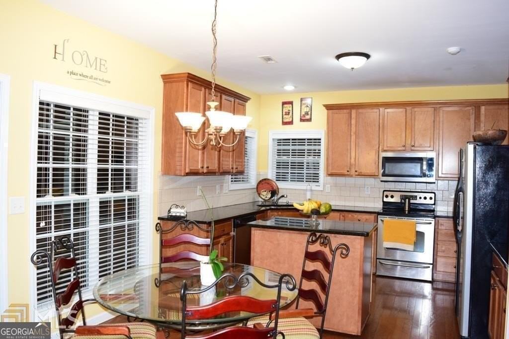 45 Greenview Dr - Photo 3 of 43