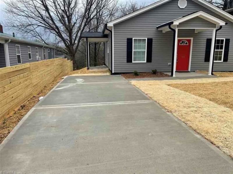 1110 Thurmond St - Photo 3 of 25