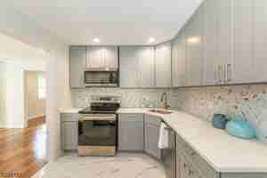 featured image of 8 Fairview Dr