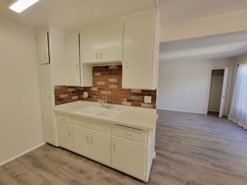 13531 Wyandotte St #6 - Photo 5 of 18