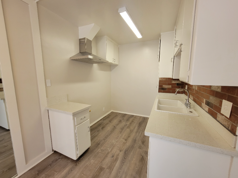13531 Wyandotte St #6 - Photo 6 of 18