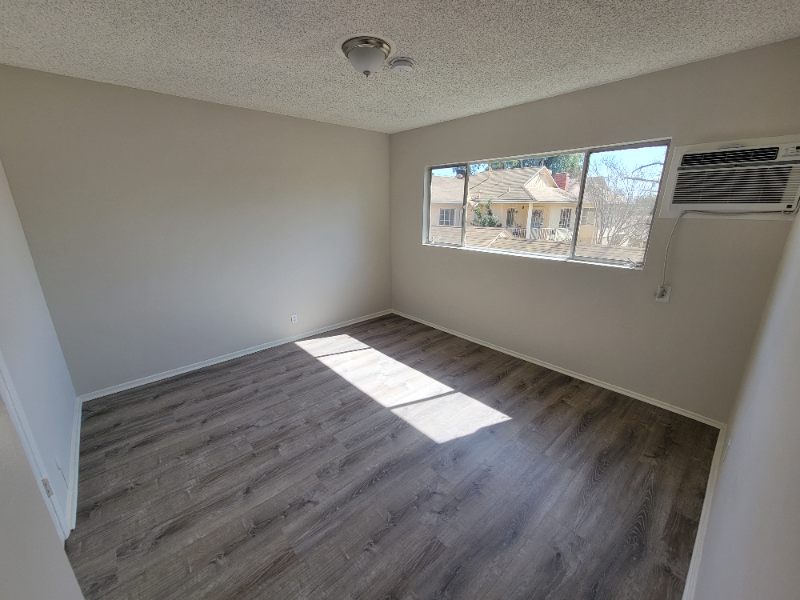 13531 Wyandotte St #6 - Photo 7 of 18