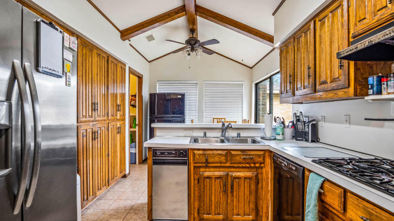 2013 Stain Glass Dr - Photo 4 of 11