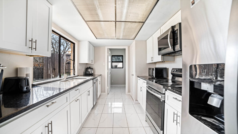 6407 Chinaberry Trl - Photo 4 of 13