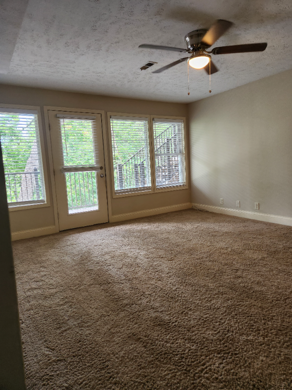 1904 Parkwild Dr #27 - Photo 4 of 17