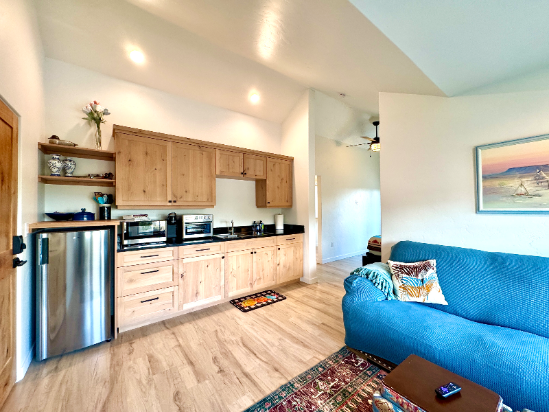 1120 Holt Dr #A - Photo 4 of 11