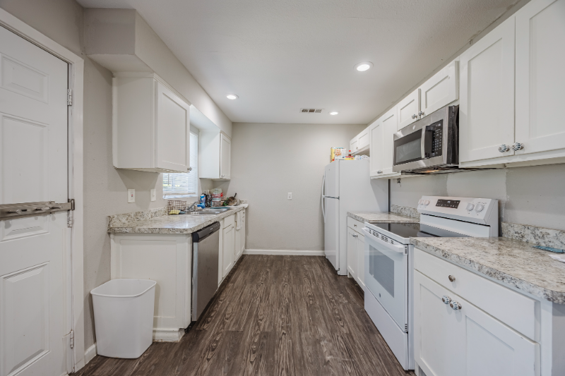 3035 Modree Ave - Photo 4 of 50