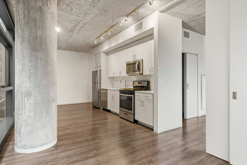 713 S Clark St - Photo 2 of 11