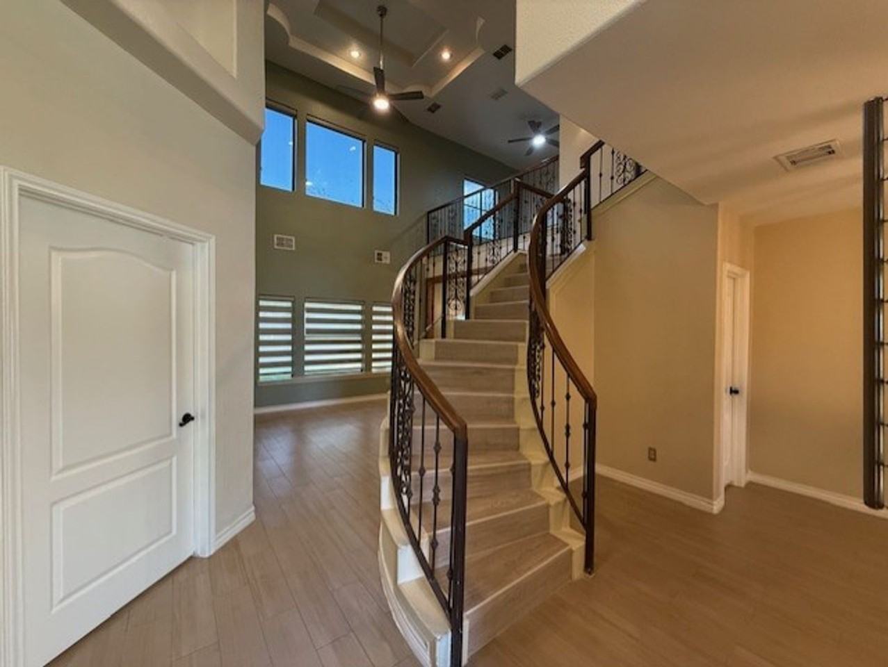 2912 Sun Dance Loop - Photo 4 of 28