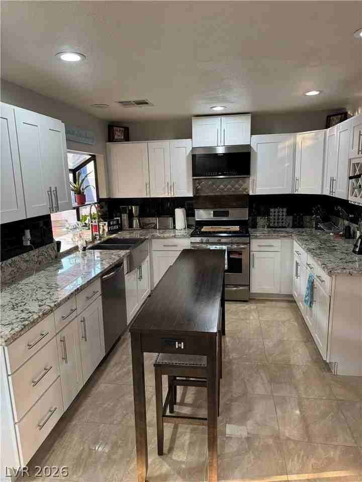 163 Coventry Dr - Photo 3 of 15