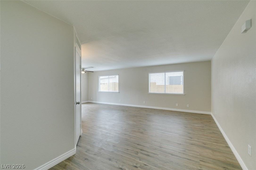 905 Scarlet Ridge Dr - Photo 3 of 39