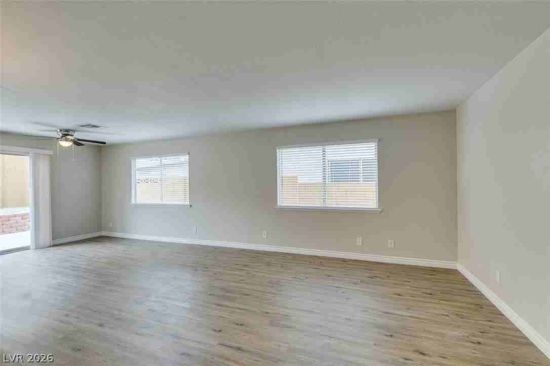 905 Scarlet Ridge Dr - Photo 4 of 39