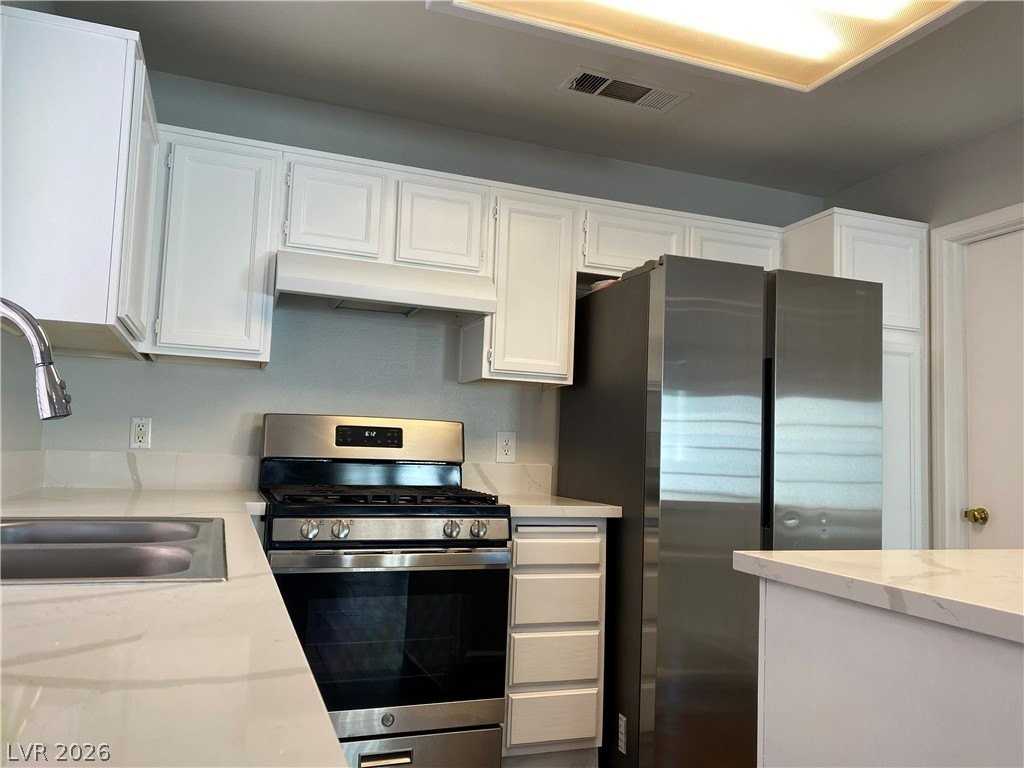 1904 Cedar Bluffs Way - Photo 3 of 15