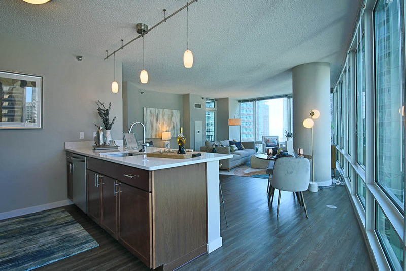 539 N Mcclurg Ct - Photo 2 of 18