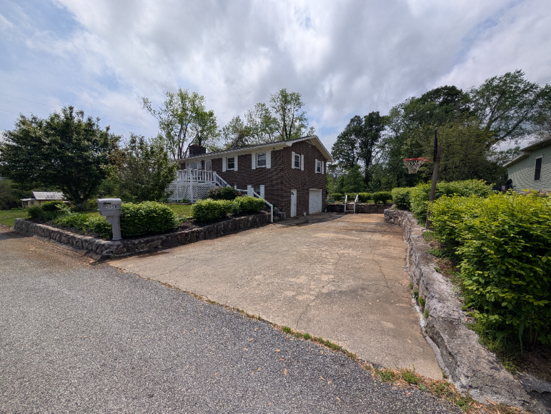 505 N Stanwood Ln - Photo 2 of 20