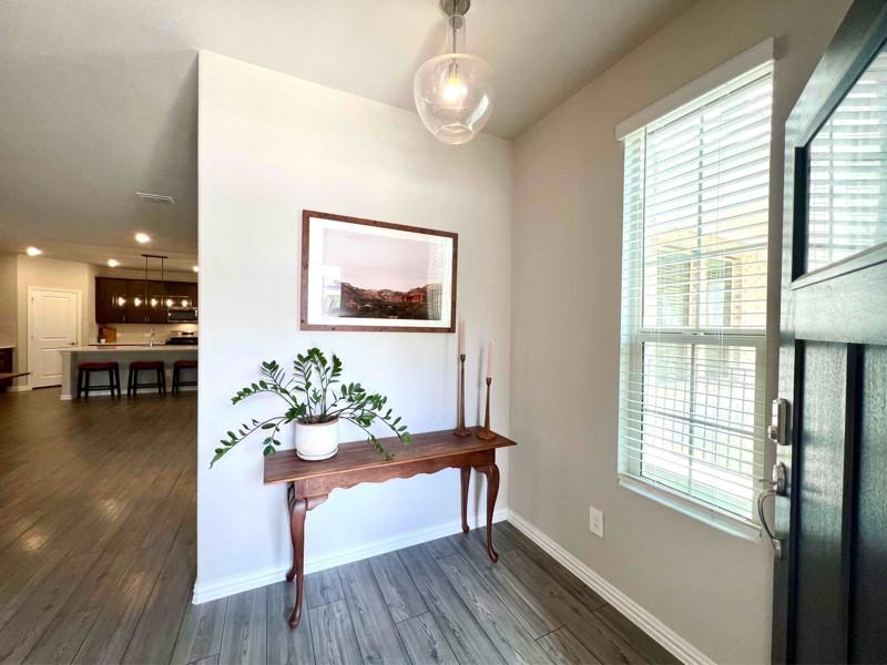 2629 Gateway Ave - Photo 2 of 23