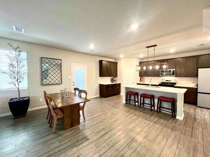 2629 Gateway Ave - Photo 6 of 23