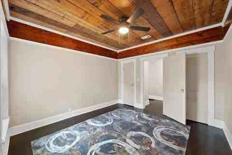 1505 Woodlawn Ave - Photo 7 of 17