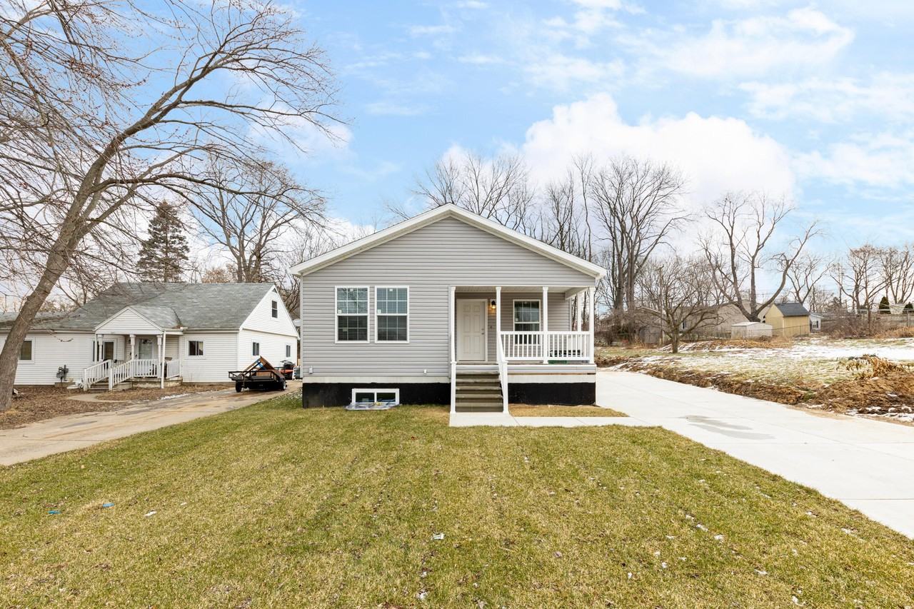 395 Elder St - Photo 2 of 25