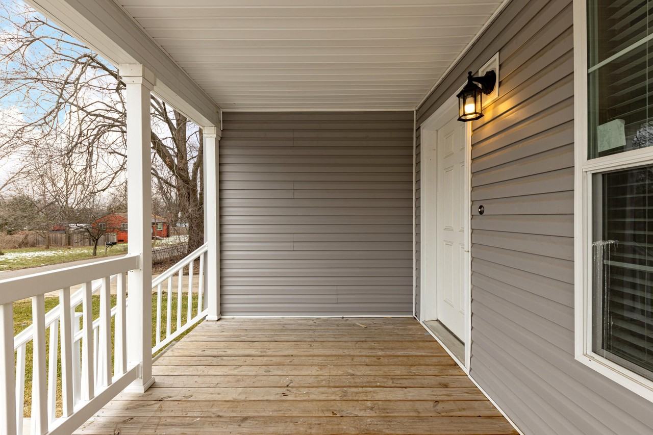 395 Elder St - Photo 4 of 25